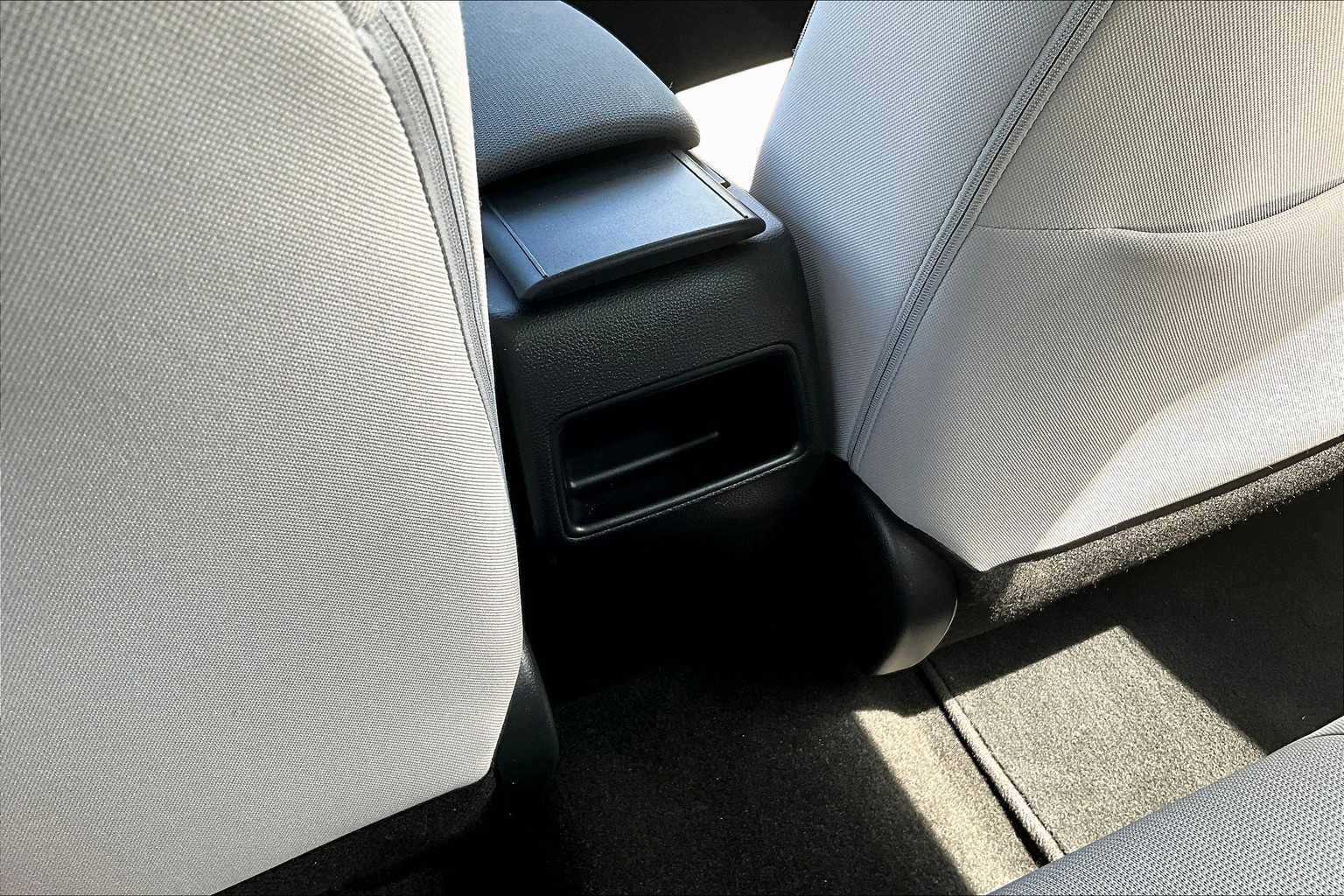2021 Toyota Corolla LE - Photo 28