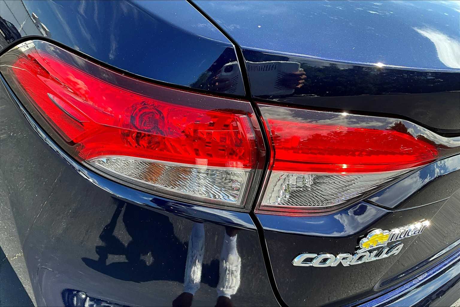 2021 Toyota Corolla LE - Photo 32