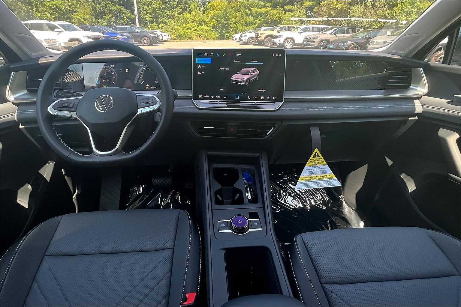 2025 Volkswagen Tiguan SE - Photo 12