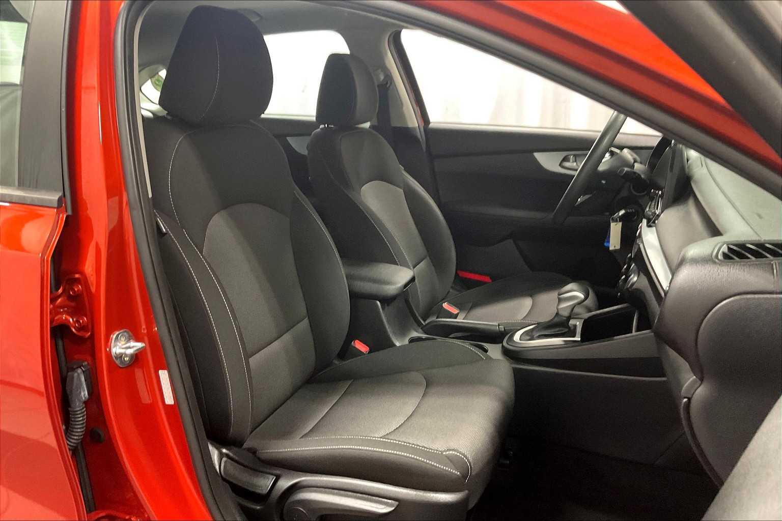 2023 Kia Forte LXS - Photo 11