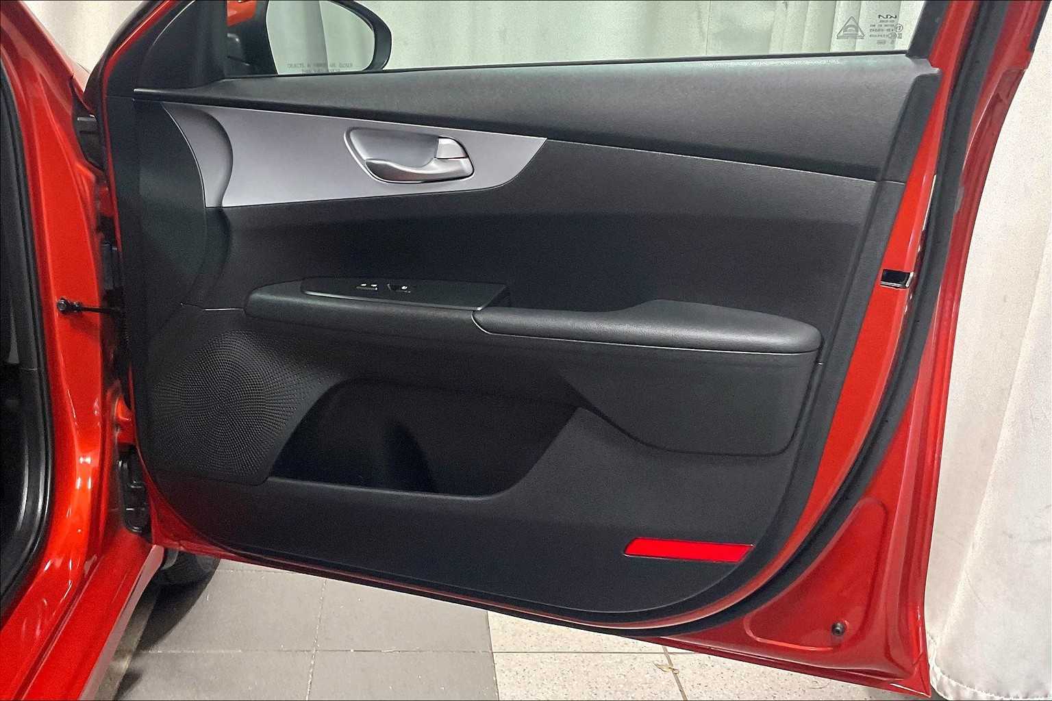 2023 Kia Forte LXS - Photo 12