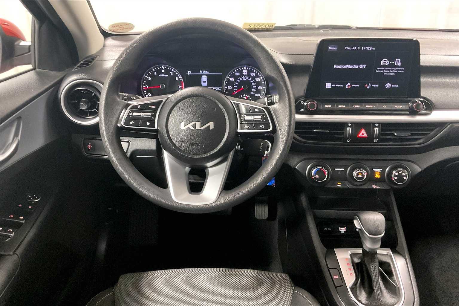 2023 Kia Forte LXS - Photo 17
