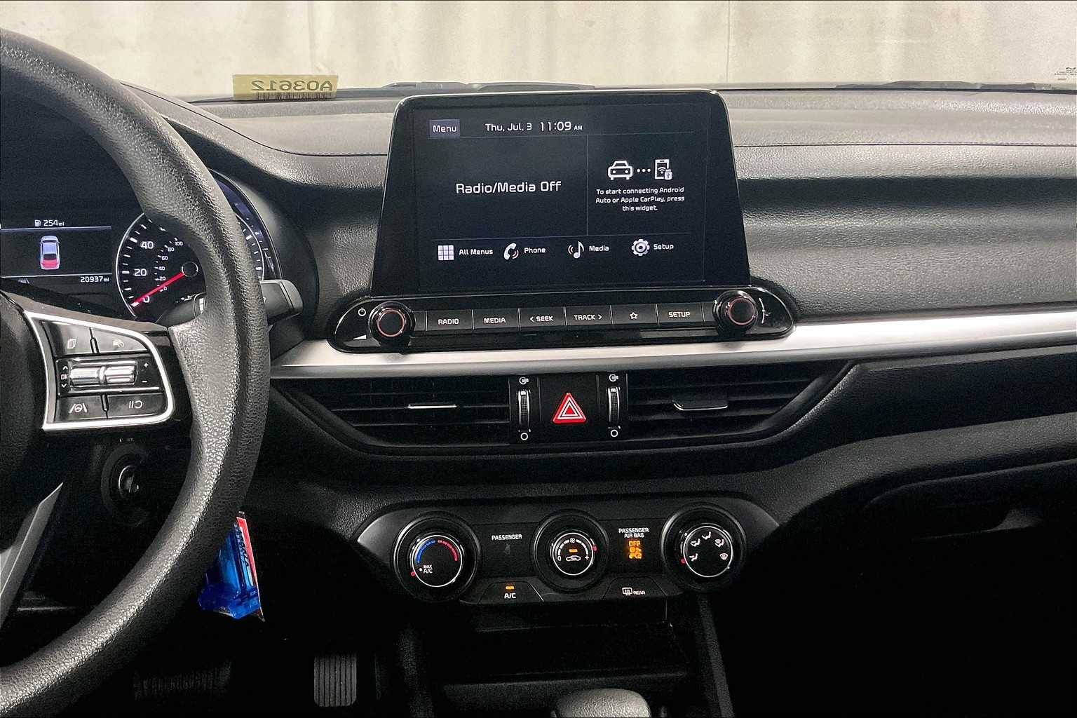 2023 Kia Forte LXS - Photo 18