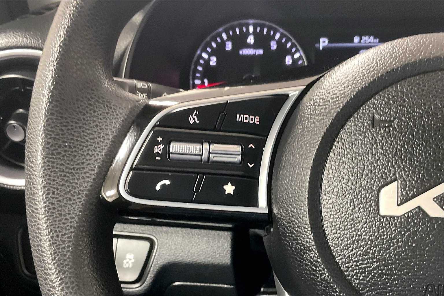 2023 Kia Forte LXS - Photo 22
