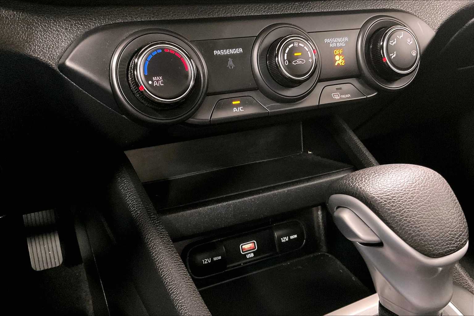 2023 Kia Forte LXS - Photo 25