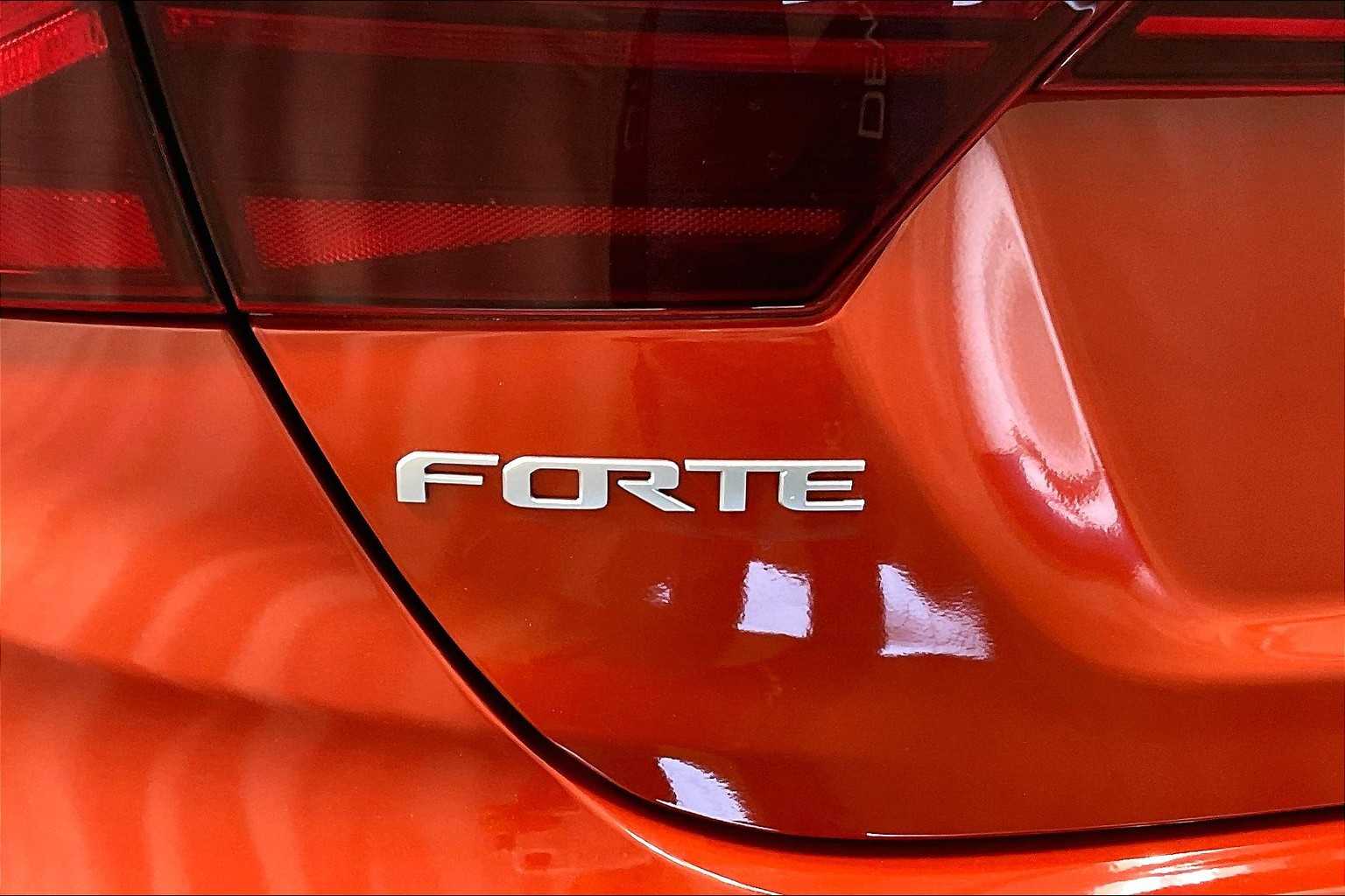 2023 Kia Forte LXS - Photo 28