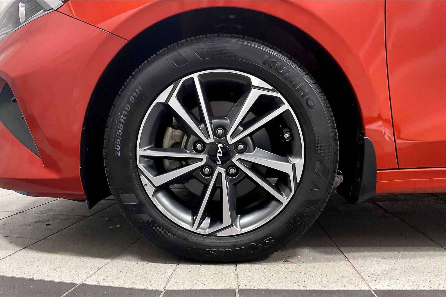 2023 Kia Forte LXS - Photo 7