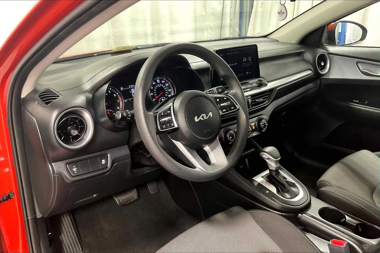 2023 Kia Forte LXS - Photo 8