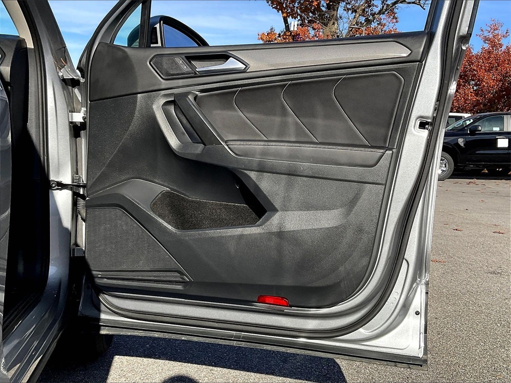 2024 Volkswagen Tiguan 2.0T SE - Photo 11