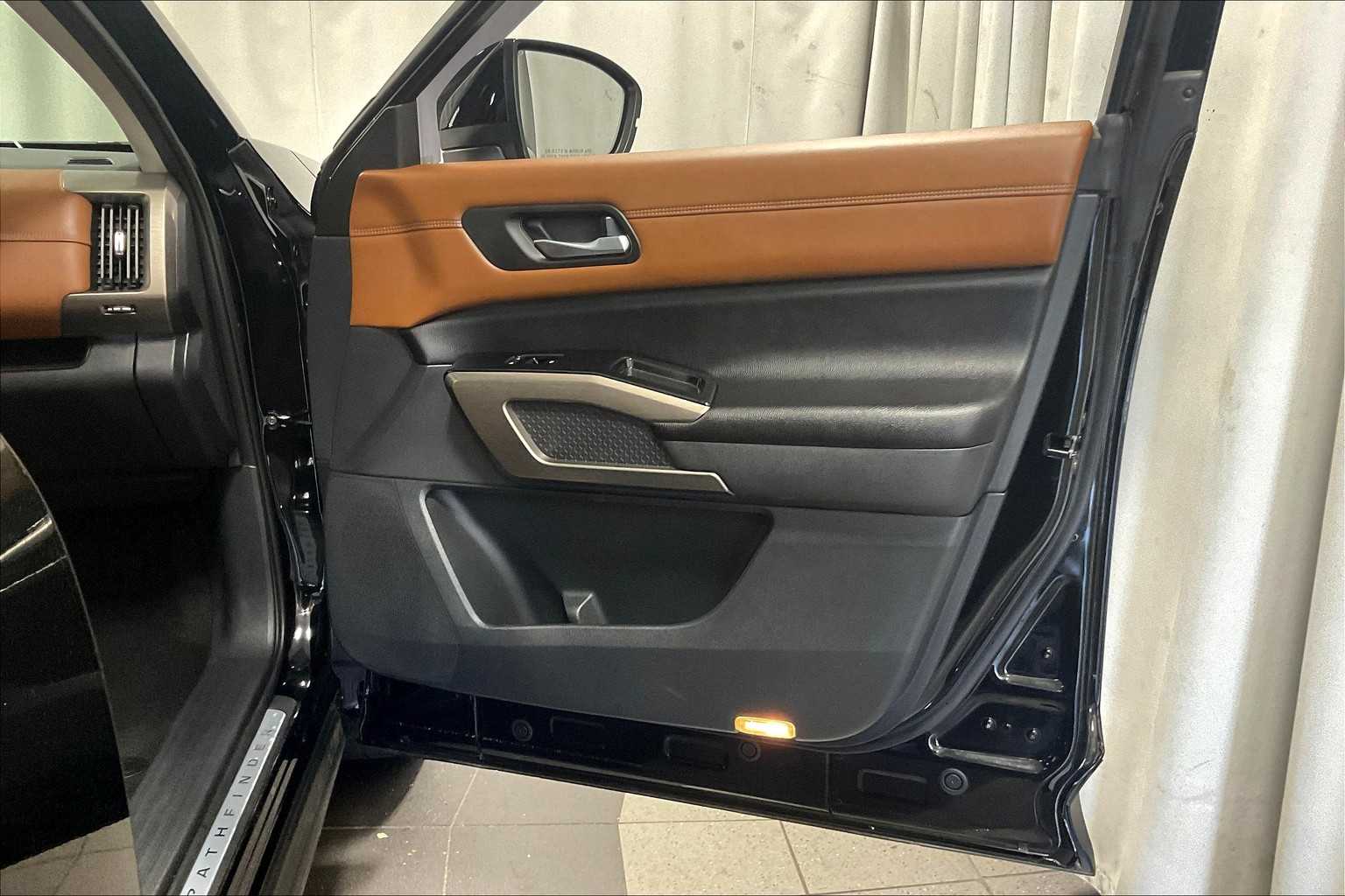 2022 Nissan Pathfinder Platinum - Photo 12
