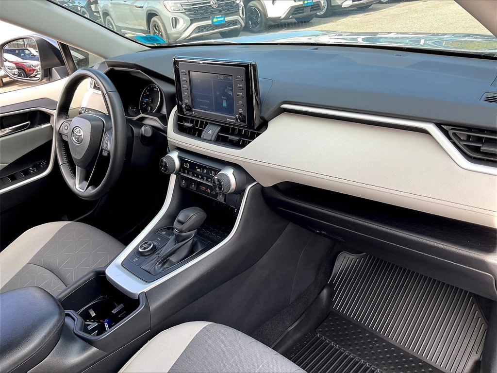 2022 Toyota RAV4 Hybrid XLE - Photo 13