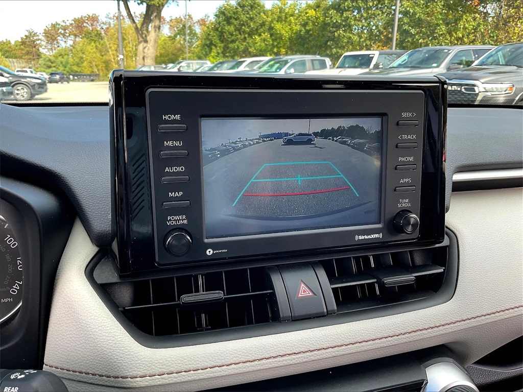 2022 Toyota RAV4 Hybrid XLE - Photo 18