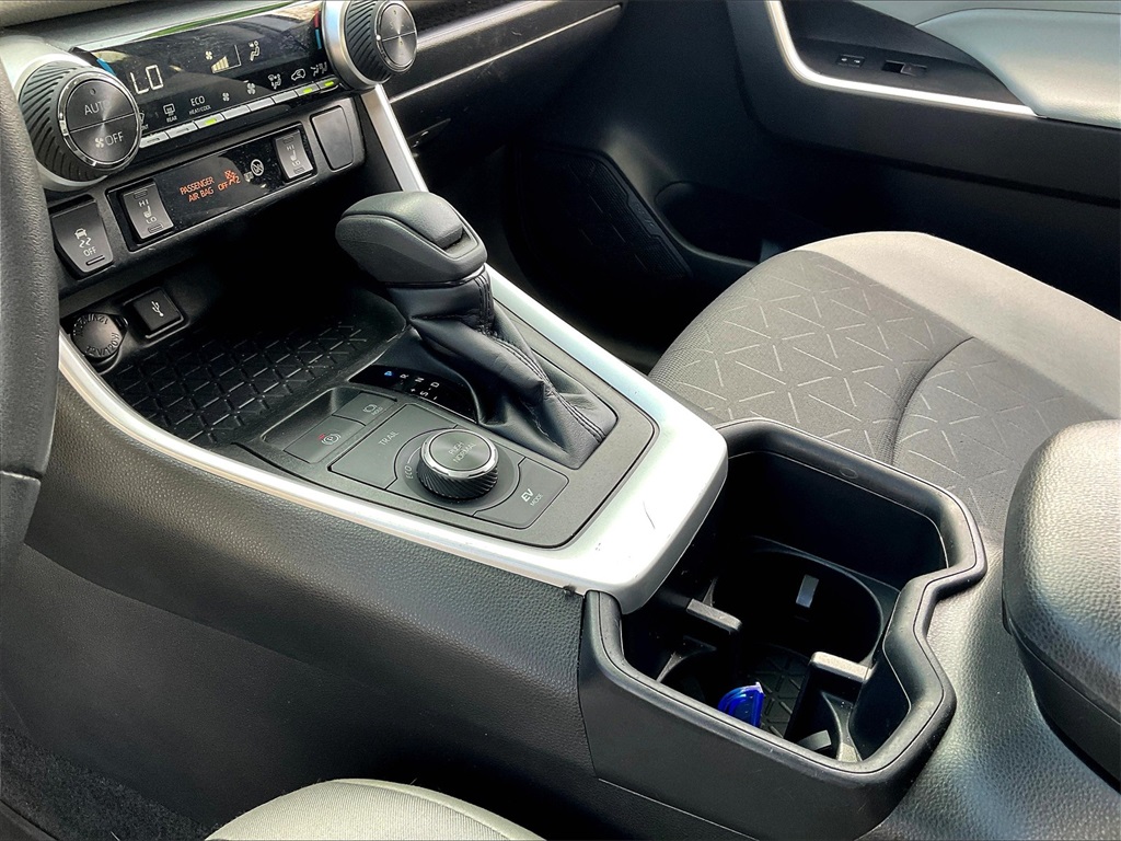 2022 Toyota RAV4 Hybrid XLE - Photo 19