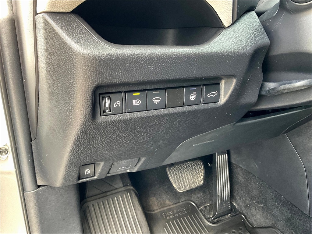 2022 Toyota RAV4 Hybrid XLE - Photo 26
