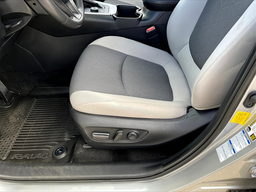 2022 Toyota RAV4 Hybrid XLE - Photo 35