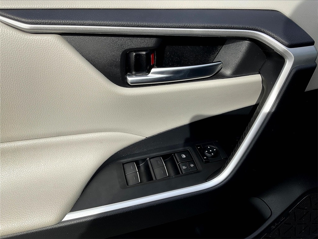 2022 Toyota RAV4 Hybrid XLE - Photo 39