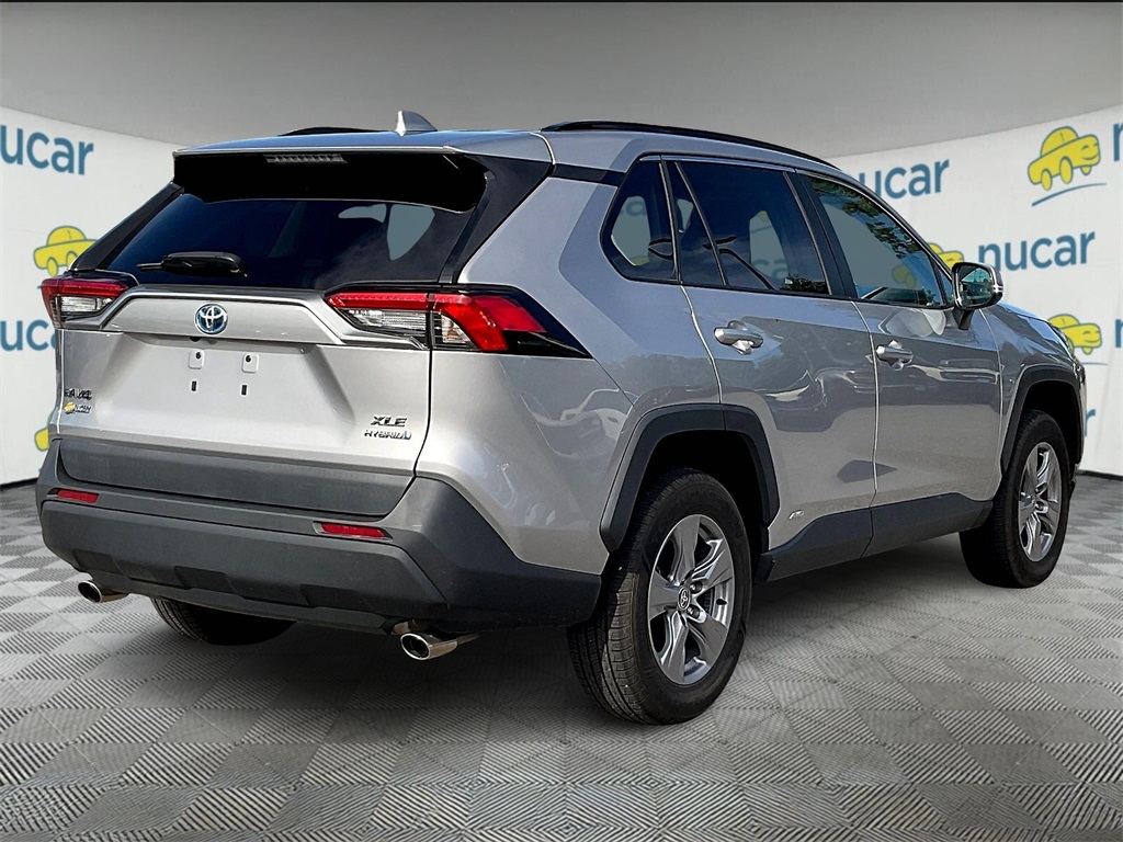2022 Toyota RAV4 Hybrid XLE - Photo 6