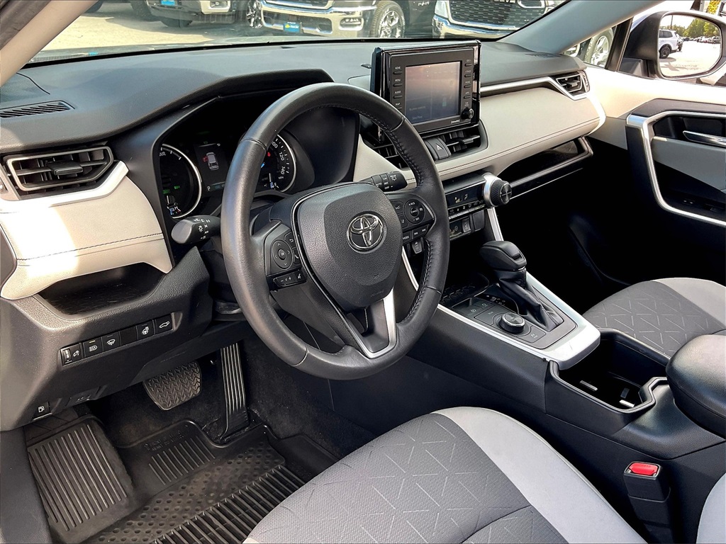 2022 Toyota RAV4 Hybrid XLE - Photo 8