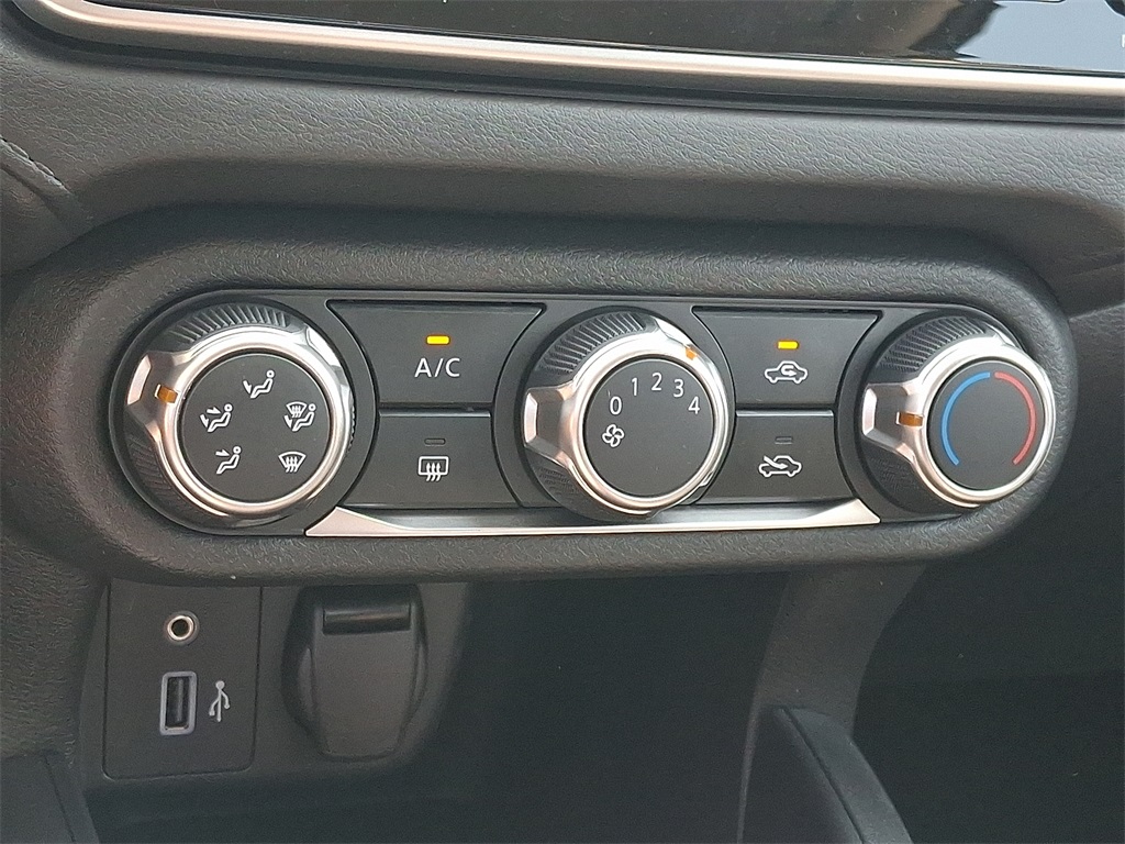 2025 Nissan Versa 1.6 S - Photo 11