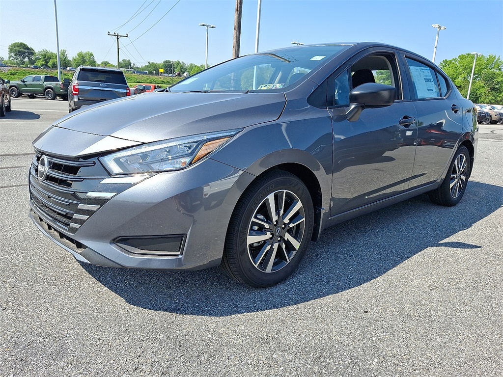 2025 Nissan Versa 1.6 S - Photo 2