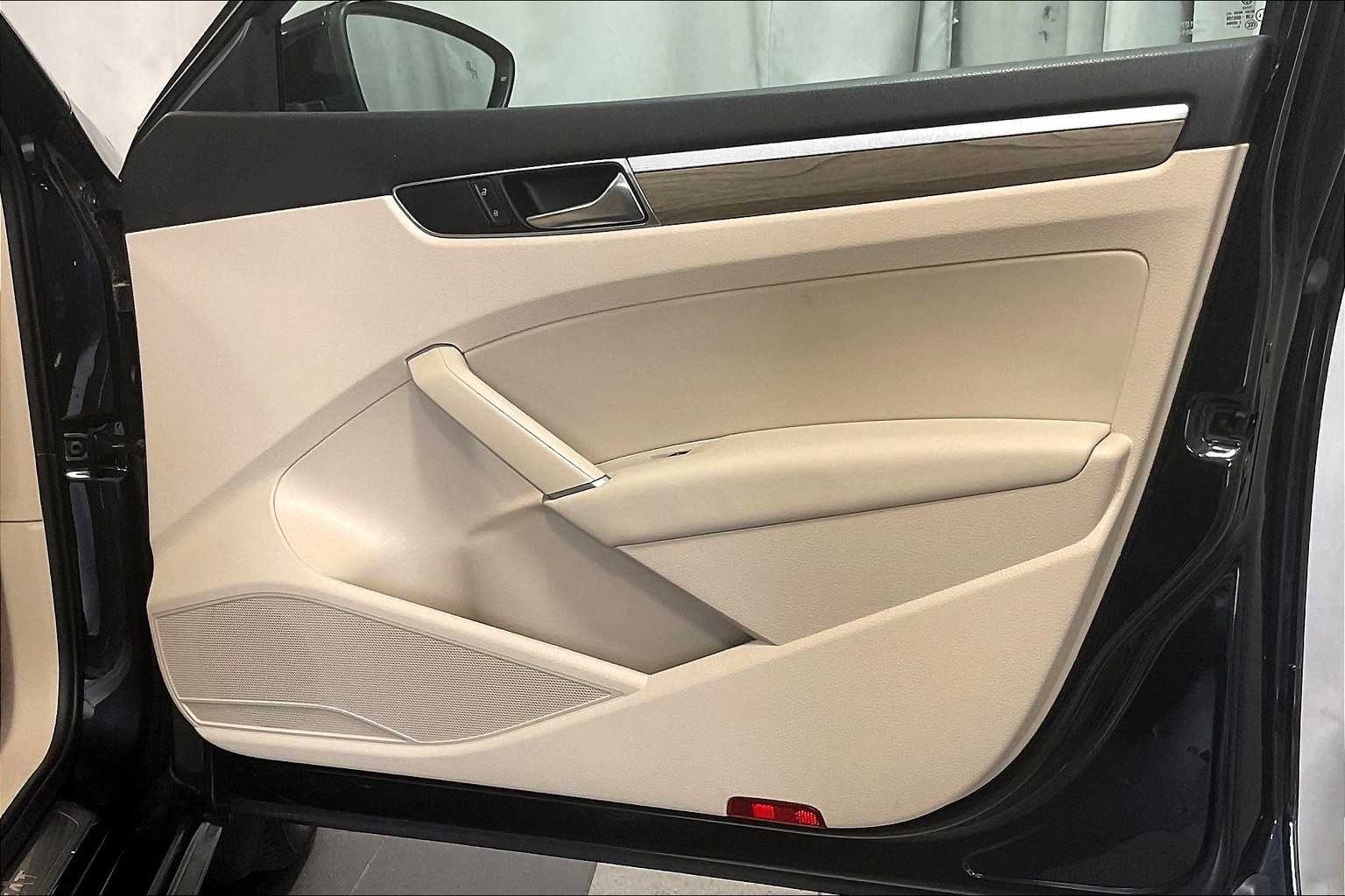 2017 Volkswagen Passat 1.8T SE w/Technology - Photo 12