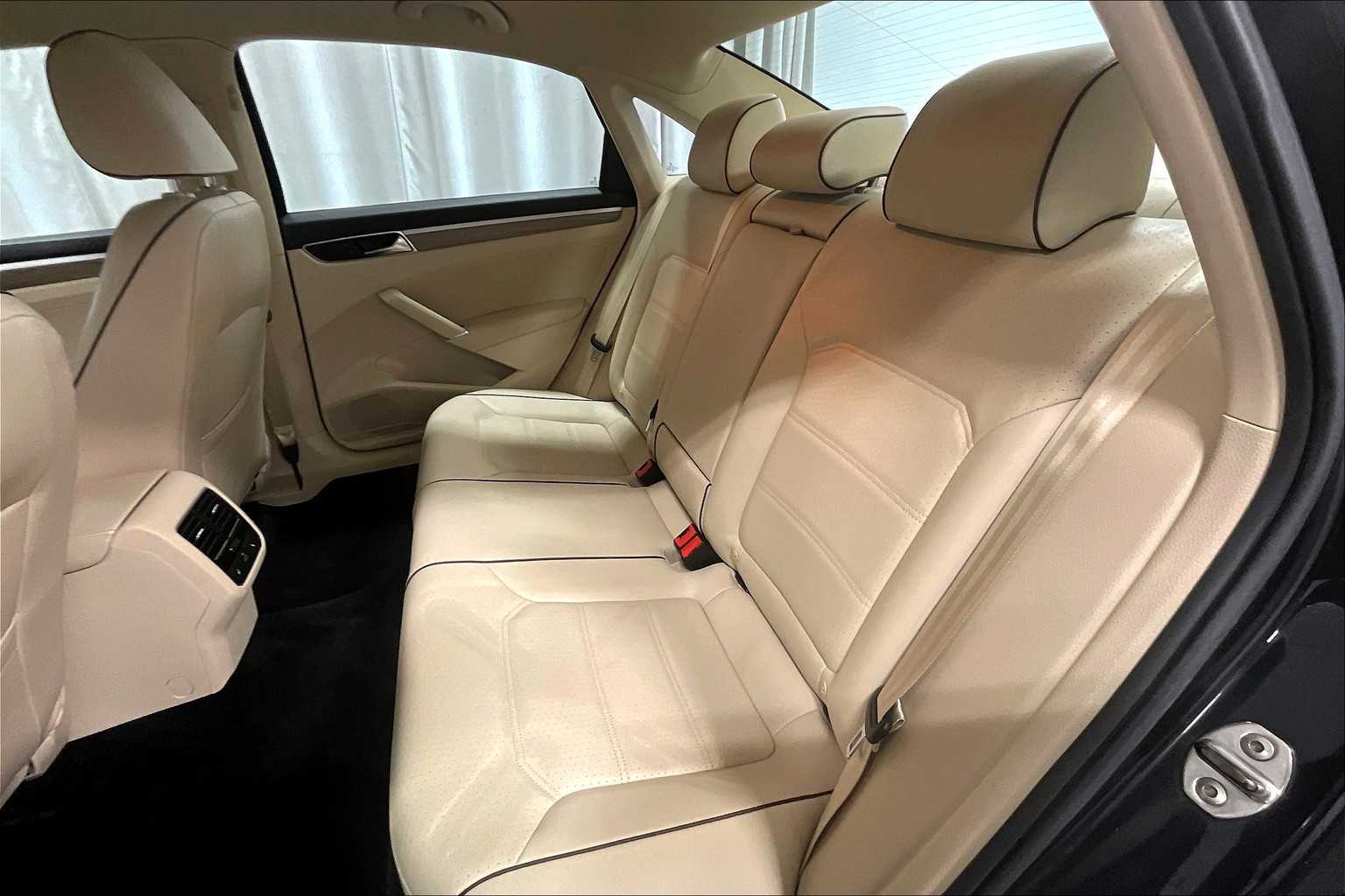 2017 Volkswagen Passat 1.8T SE w/Technology - Photo 15