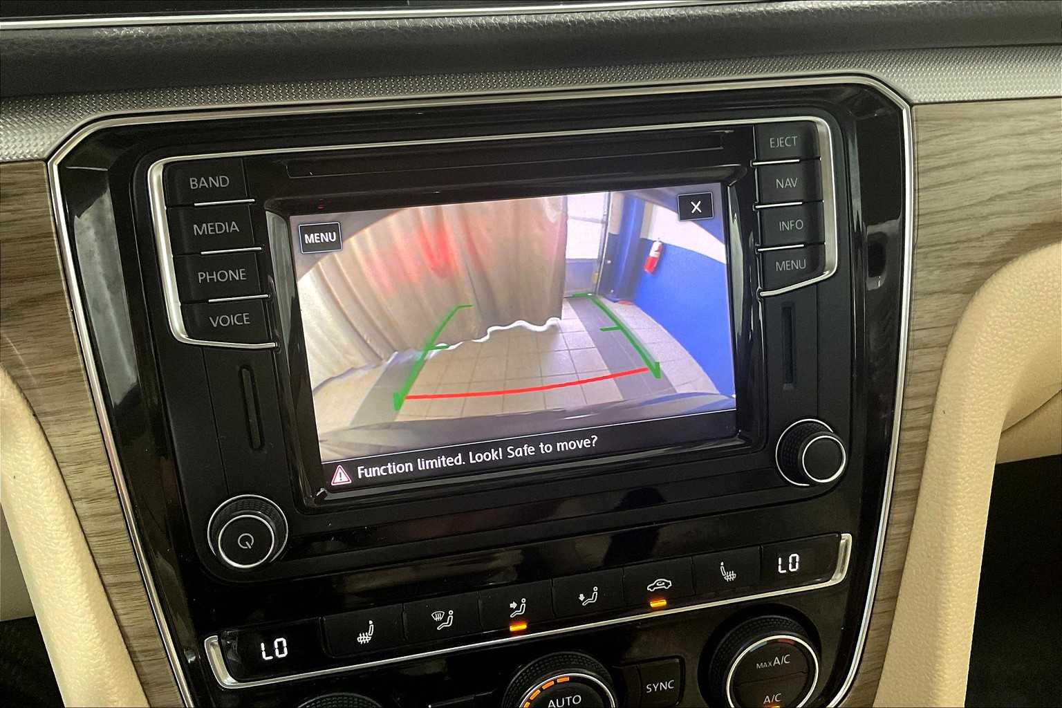 2017 Volkswagen Passat 1.8T SE w/Technology - Photo 19