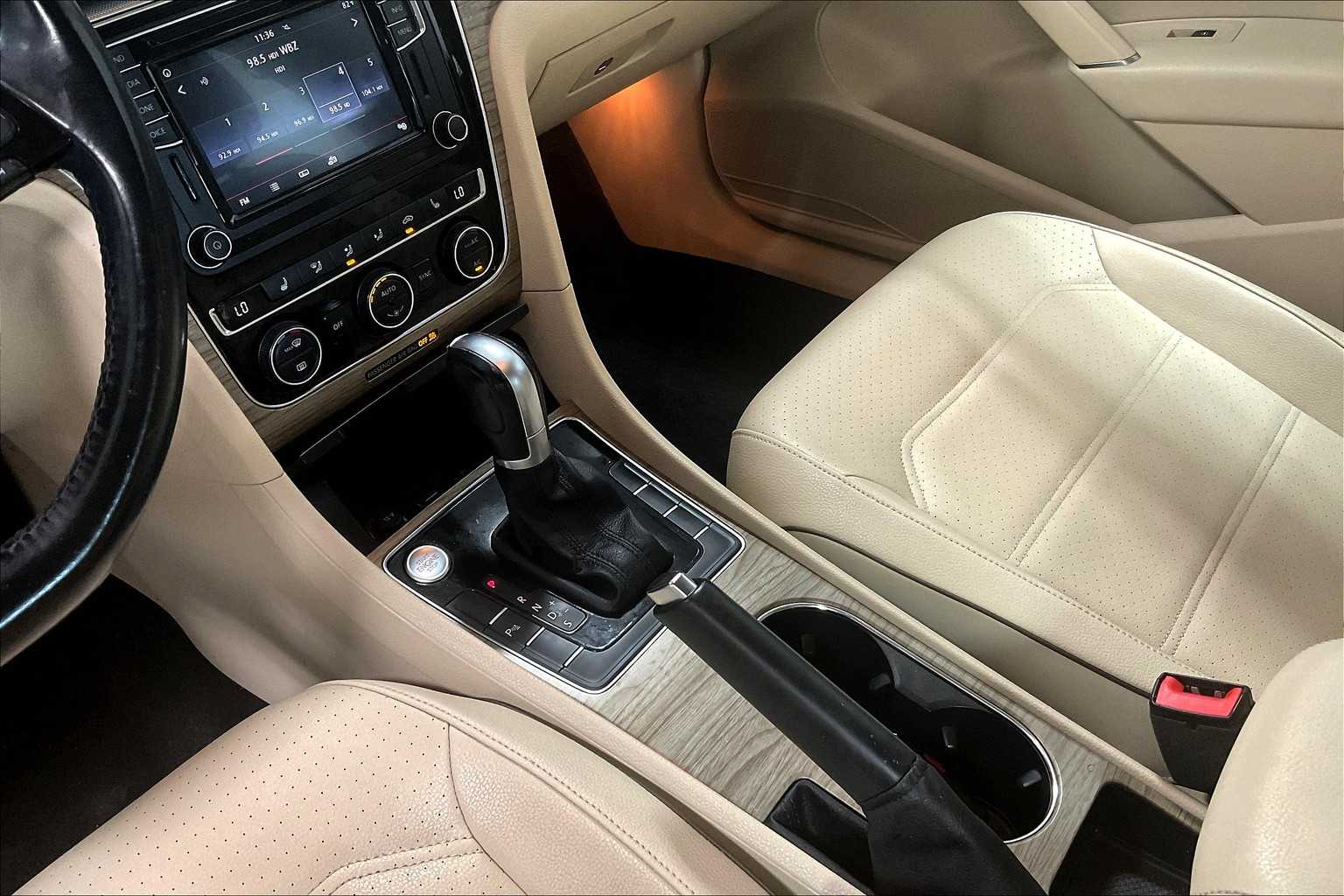 2017 Volkswagen Passat 1.8T SE w/Technology - Photo 20