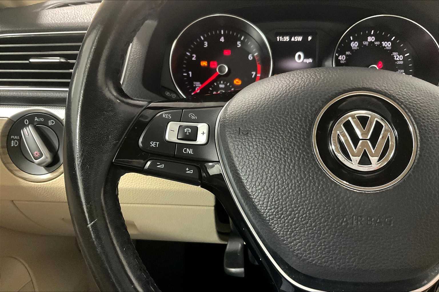 2017 Volkswagen Passat 1.8T SE w/Technology - Photo 23
