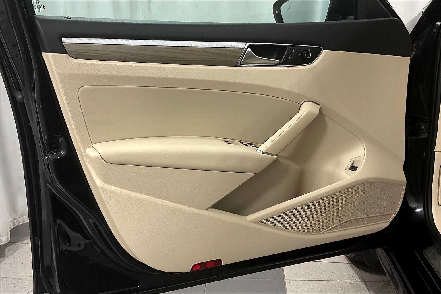 2017 Volkswagen Passat 1.8T SE w/Technology - Photo 9