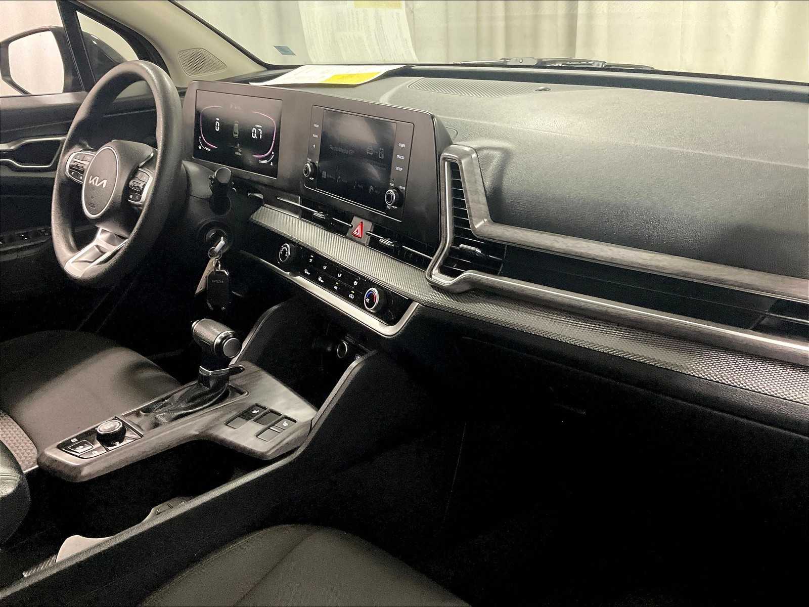 2023 Kia Sportage LX - Photo 14