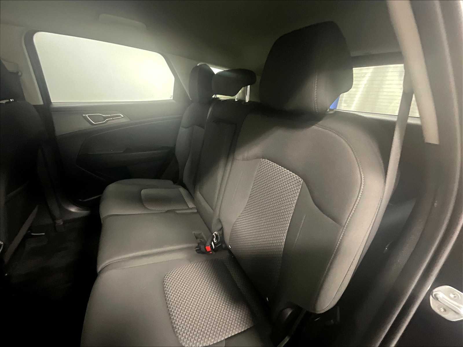 2023 Kia Sportage LX - Photo 15