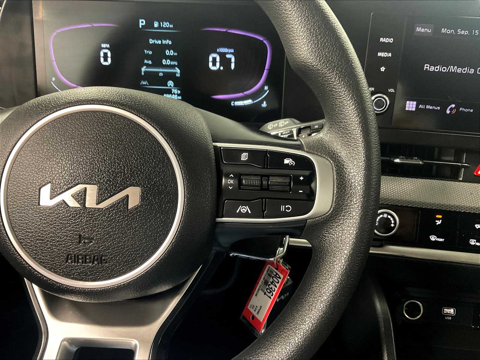 2023 Kia Sportage LX - Photo 23