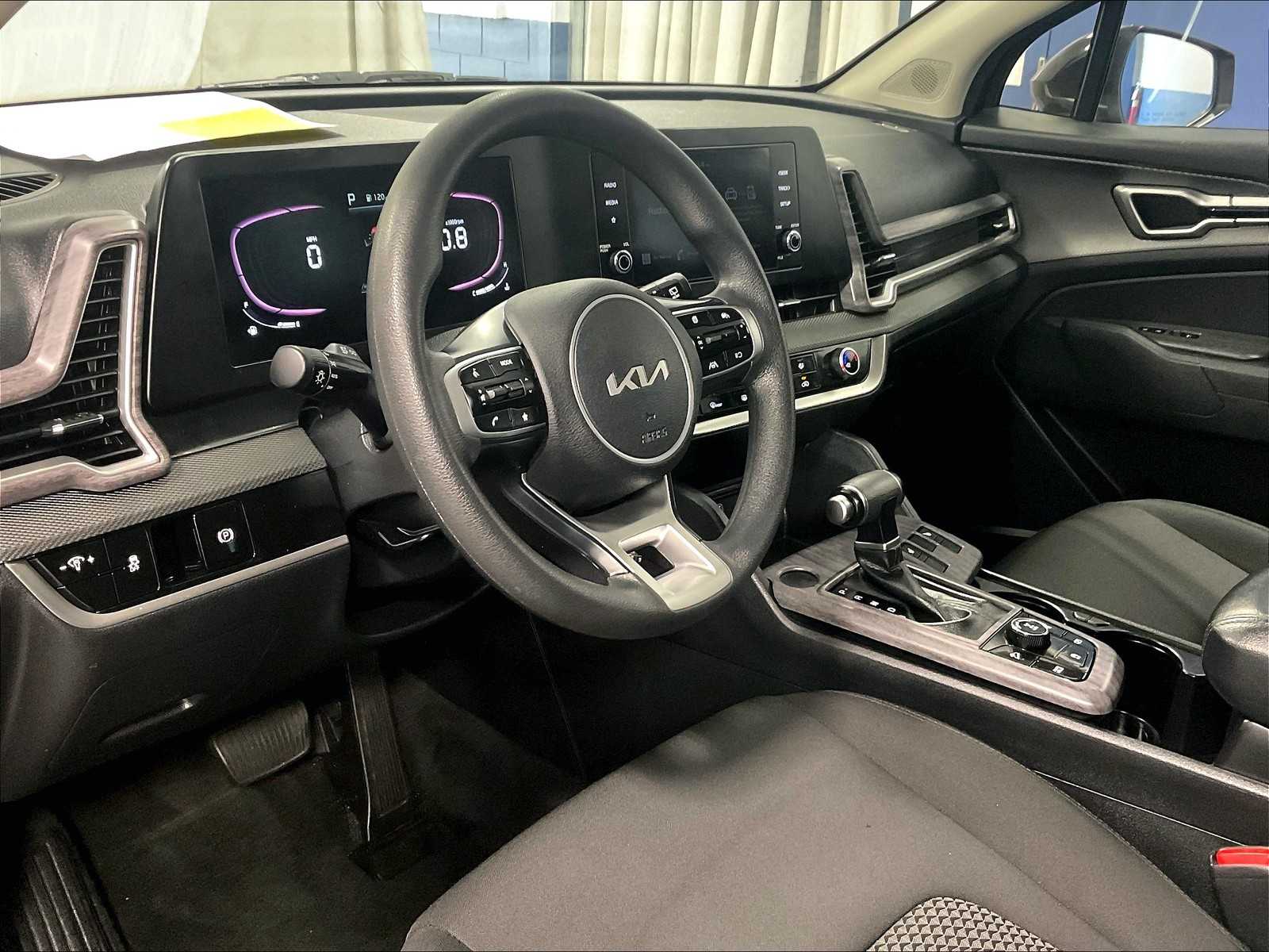 2023 Kia Sportage LX - Photo 8