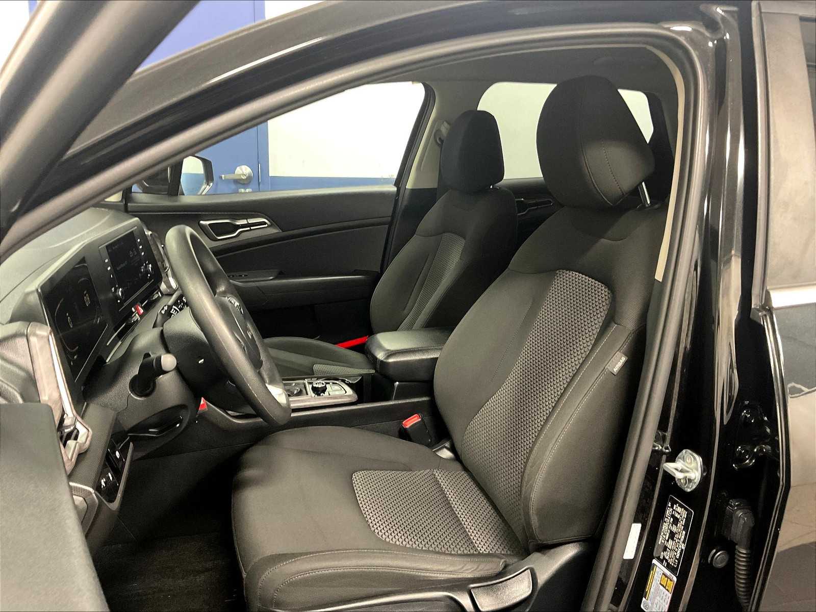 2023 Kia Sportage LX - Photo 10