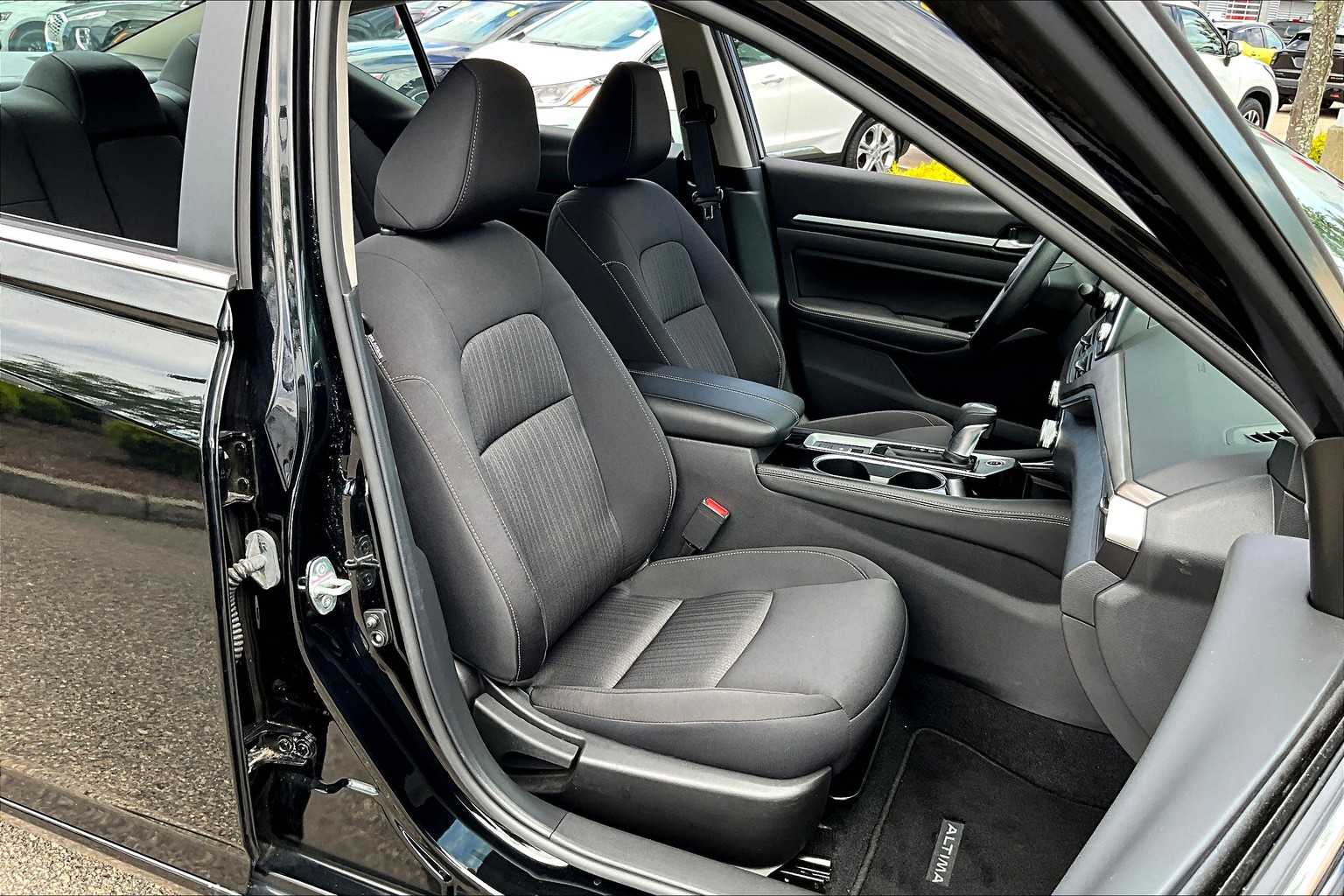 2023 Nissan Altima 2.5 SV - Photo 11