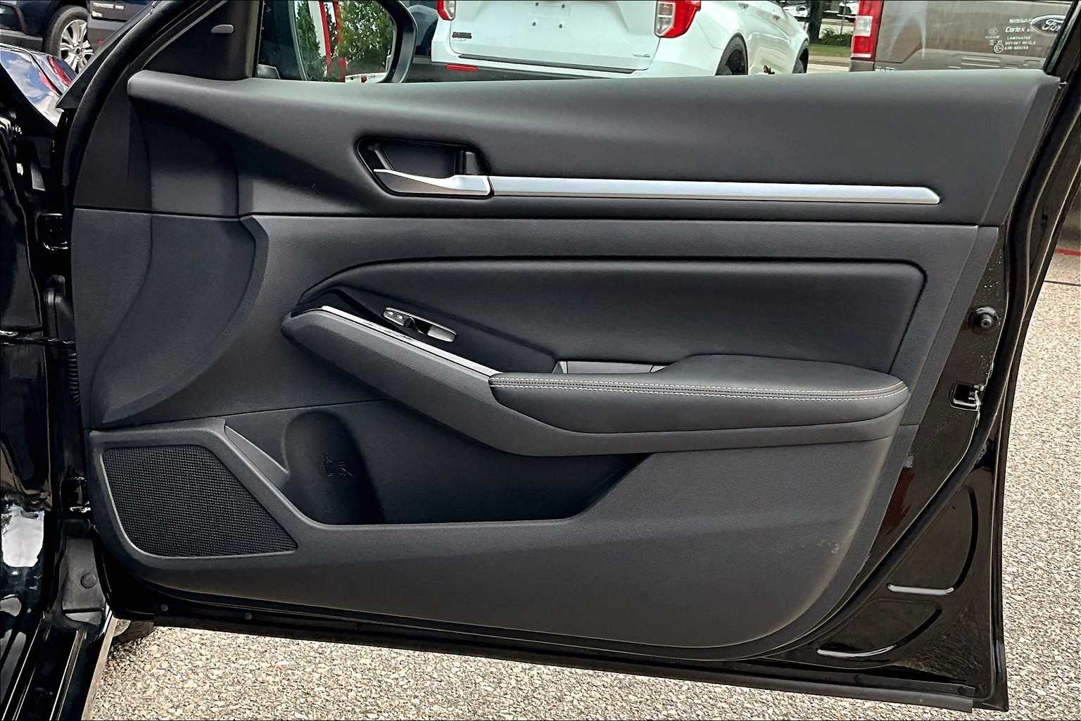 2023 Nissan Altima 2.5 SV - Photo 12