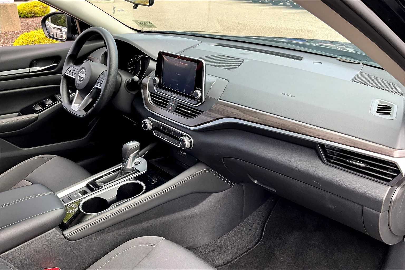 2023 Nissan Altima 2.5 SV - Photo 14