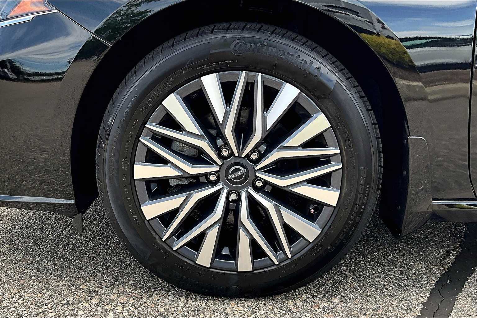 2023 Nissan Altima 2.5 SV - Photo 7