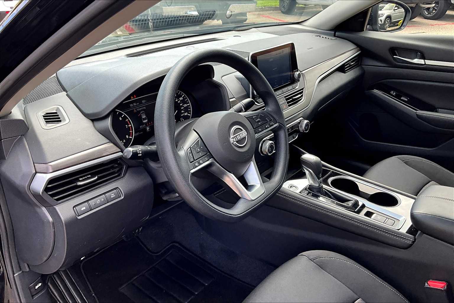 2023 Nissan Altima 2.5 SV - Photo 8