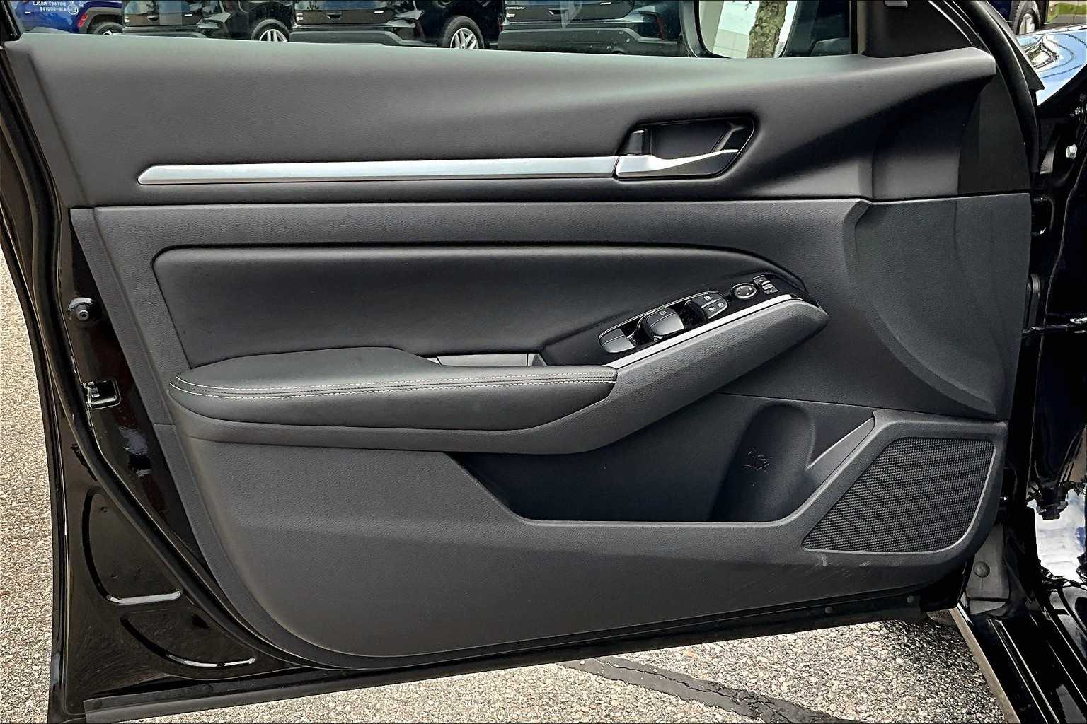 2023 Nissan Altima 2.5 SV - Photo 9