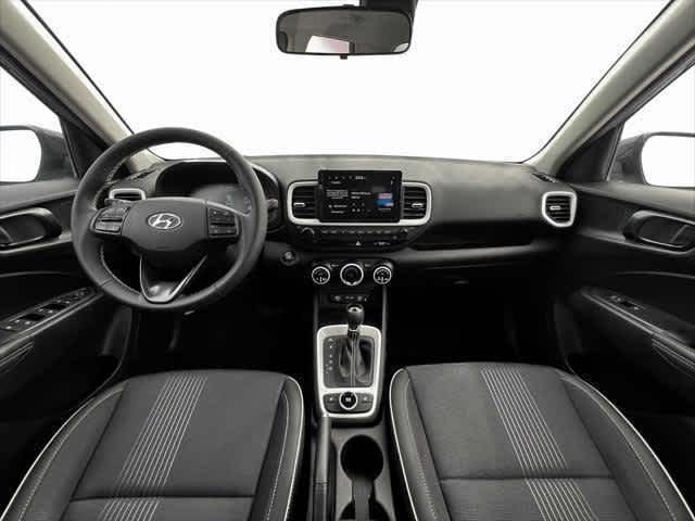 2025 Hyundai Venue Limited - Photo 14