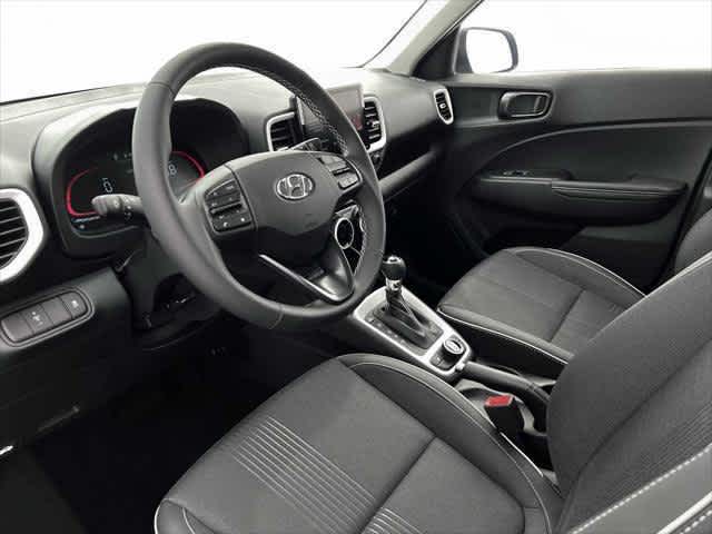 2025 Hyundai Venue Limited - Photo 15