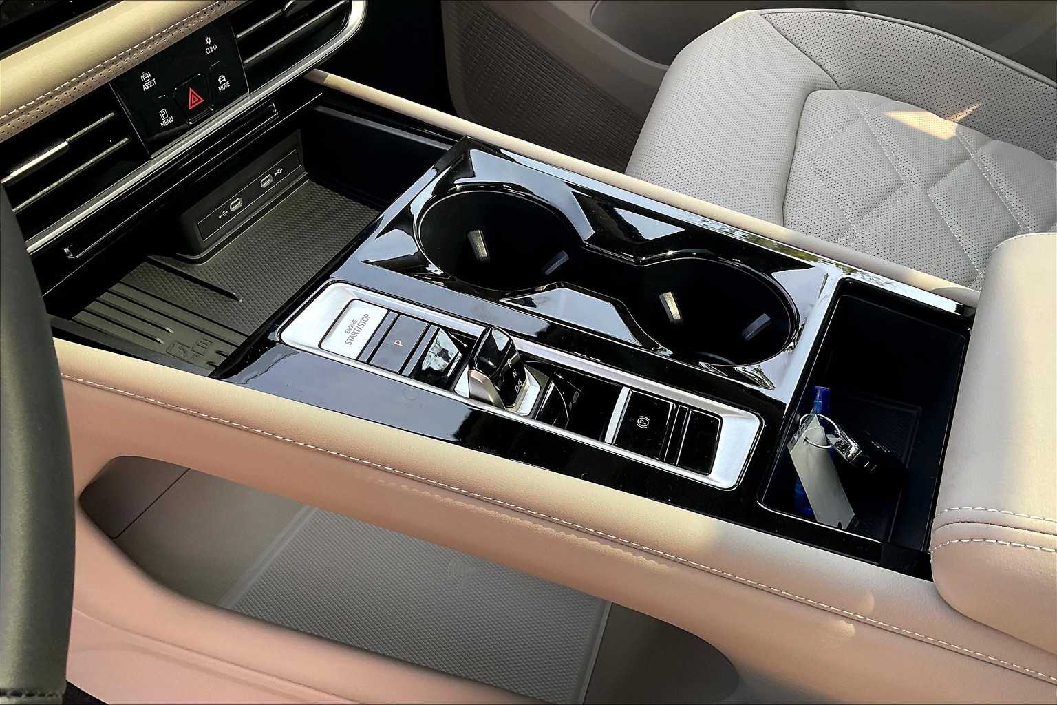 2025 Volkswagen Atlas 2.0T SE w/Technology - Photo 14