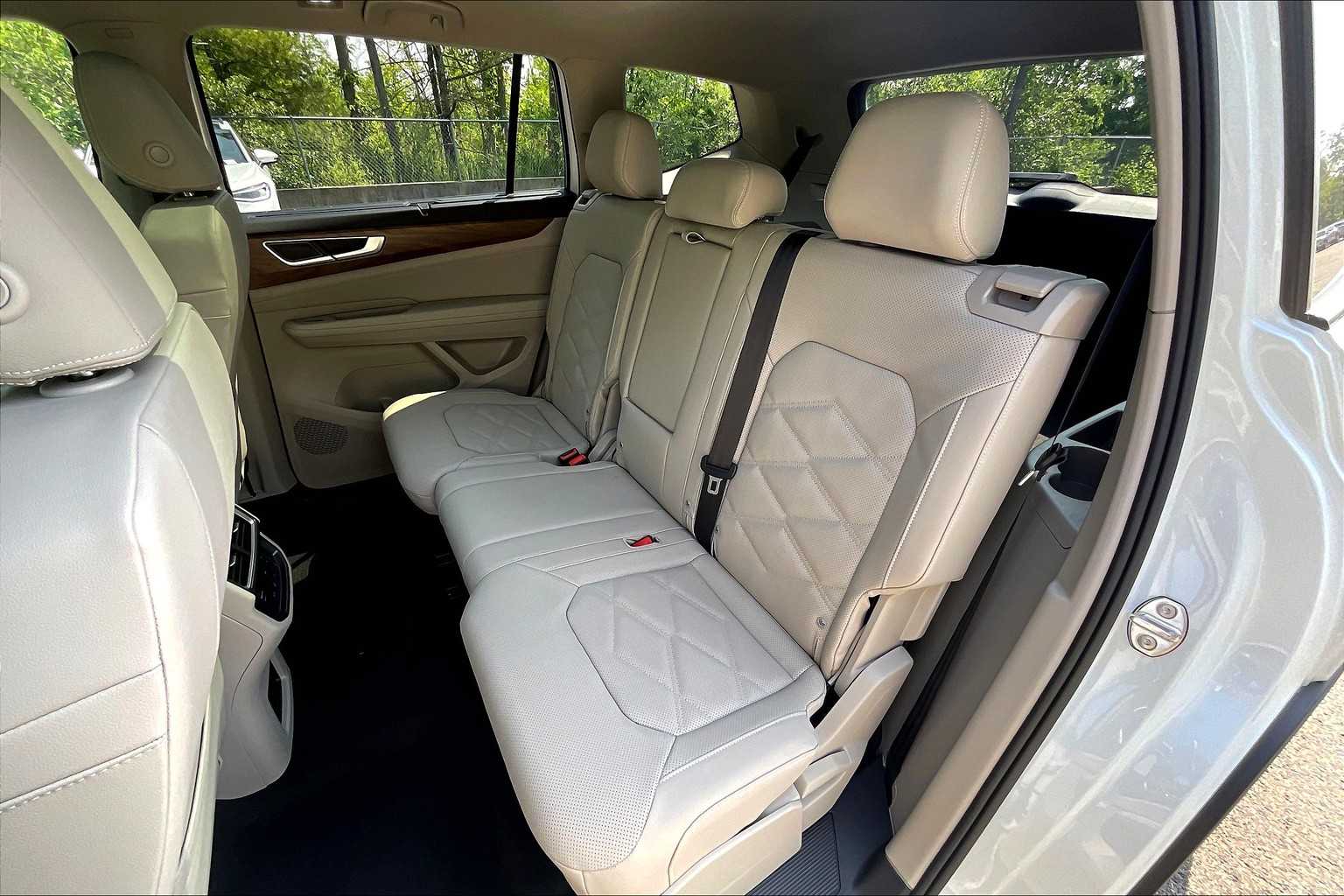 2025 Volkswagen Atlas 2.0T SE w/Technology - Photo 15