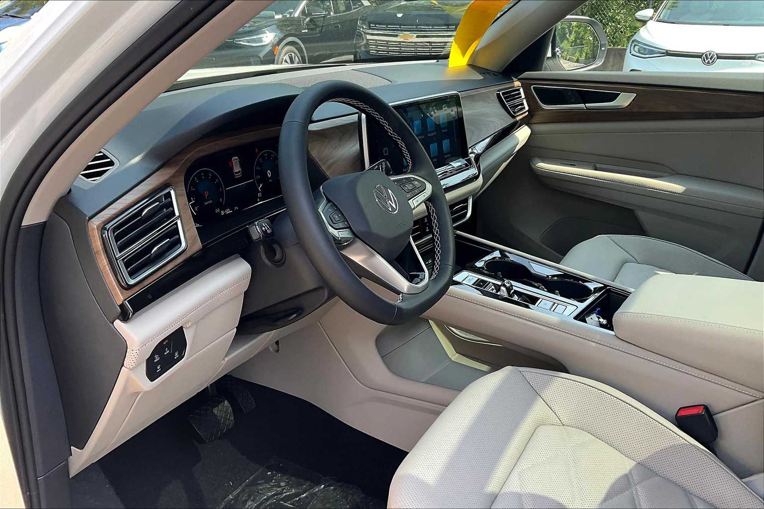 2025 Volkswagen Atlas 2.0T SE w/Technology - Photo 9
