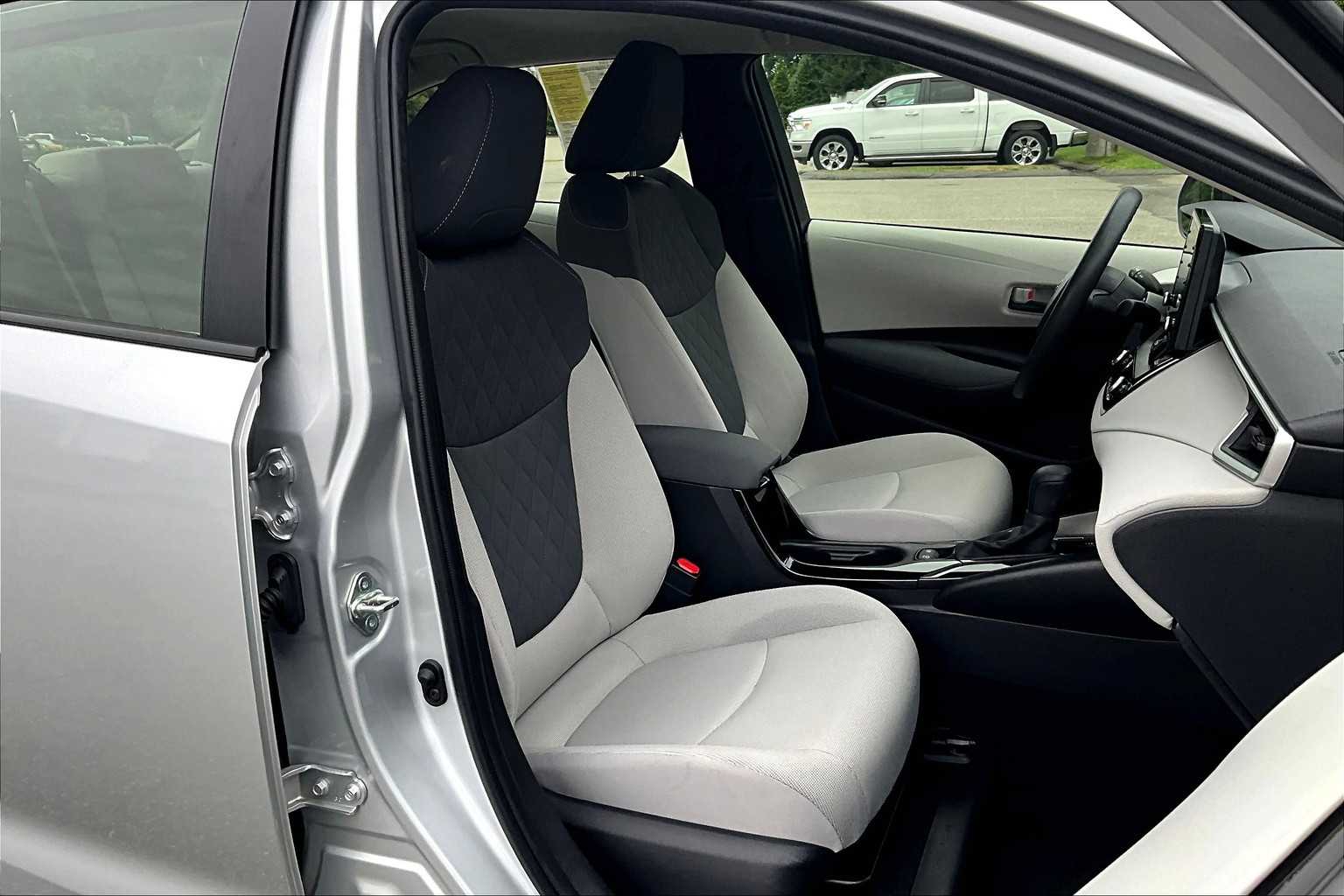 2022 Toyota Corolla LE - Photo 11