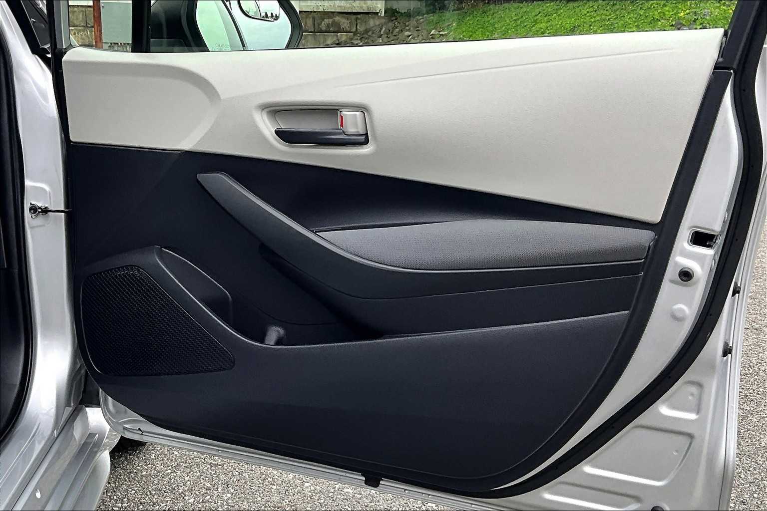 2022 Toyota Corolla LE - Photo 12
