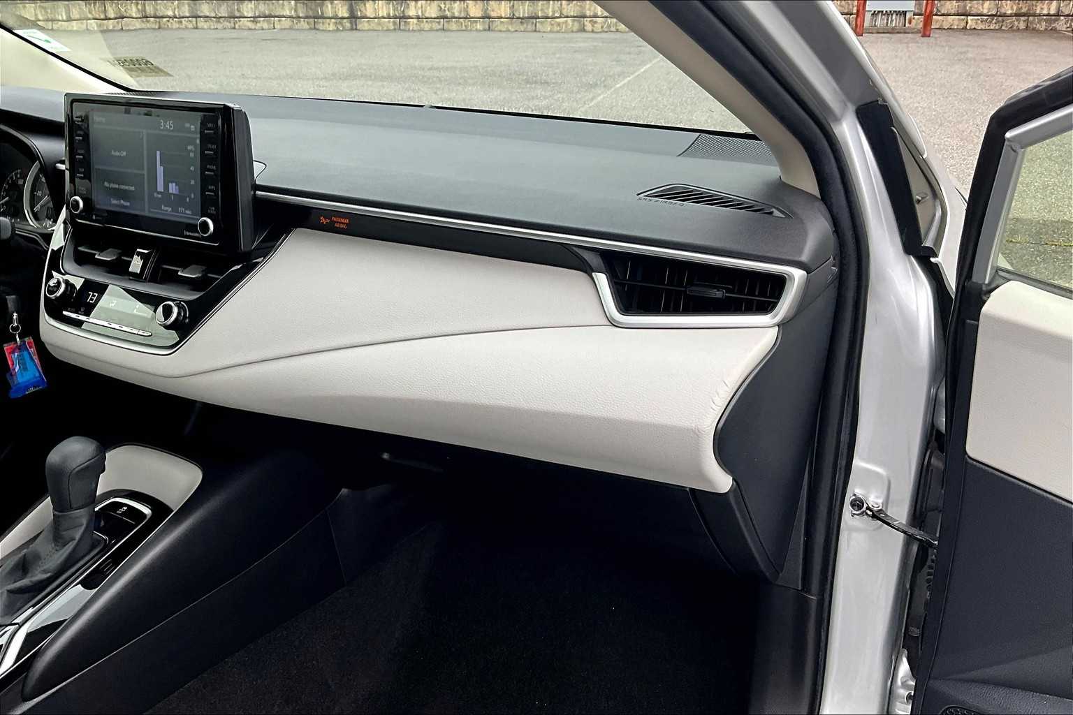 2022 Toyota Corolla LE - Photo 13