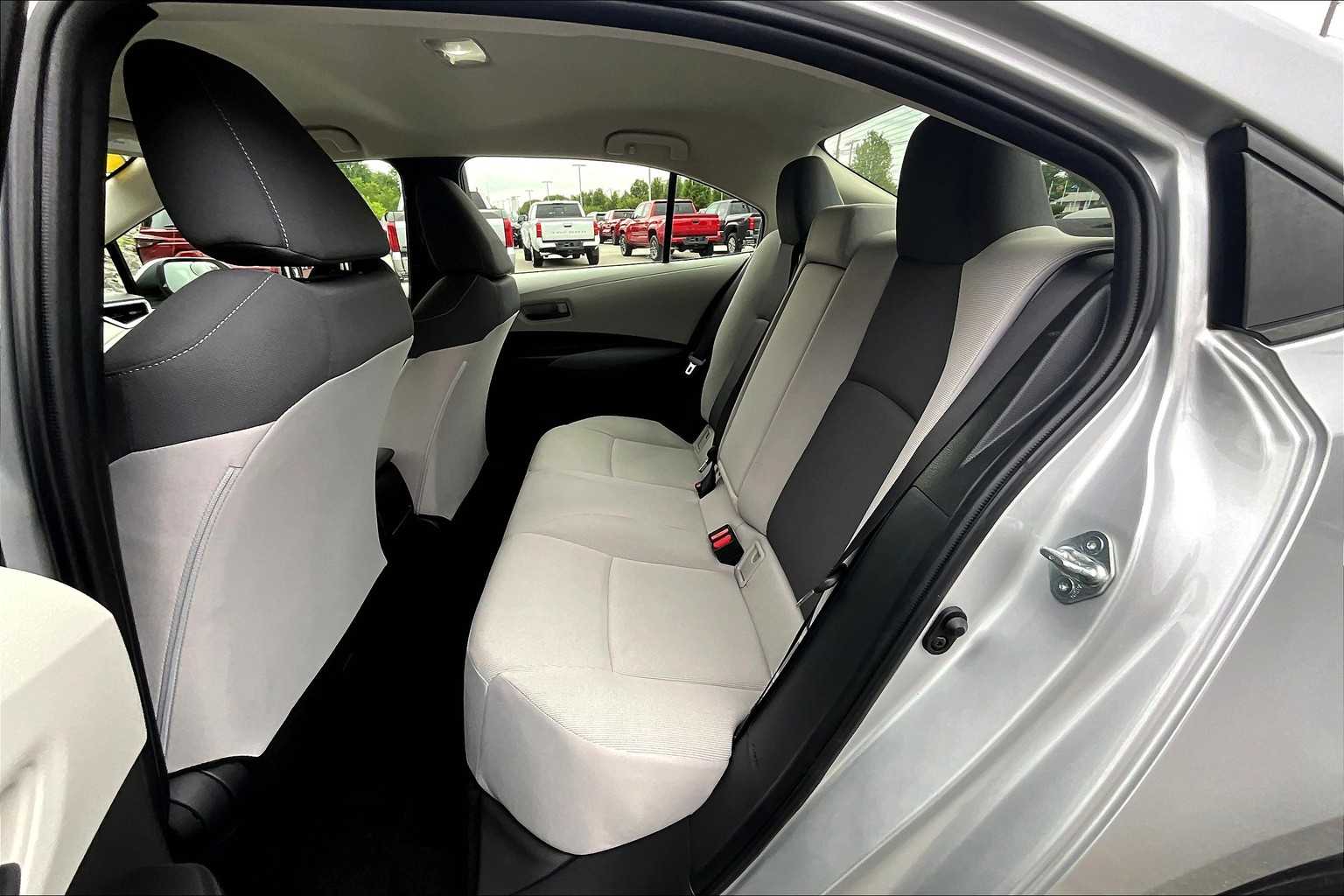 2022 Toyota Corolla LE - Photo 15